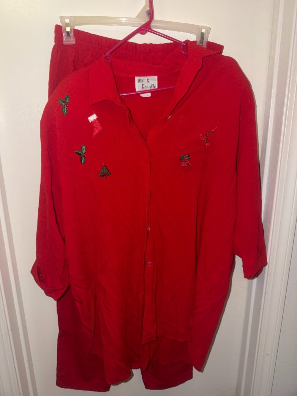 Niki & Danielle Christmas outfit with pants W 18